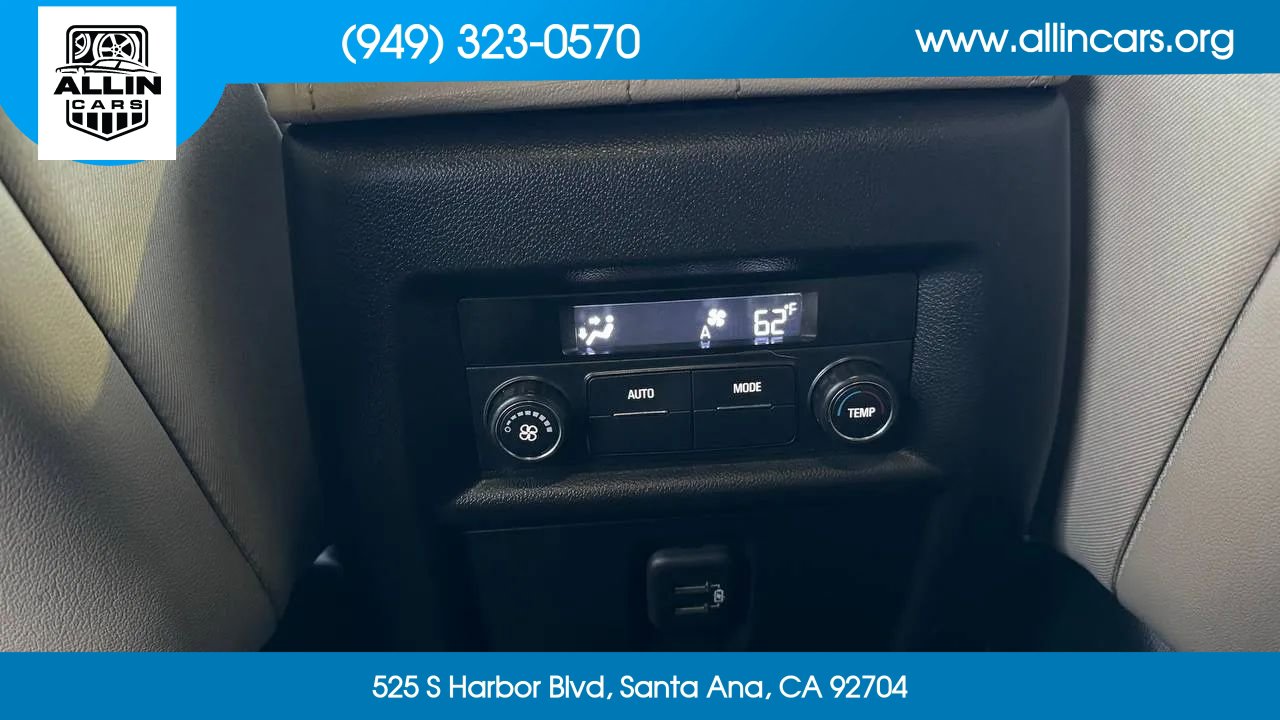 Used 2022 Chevrolet Traverse LT image 16