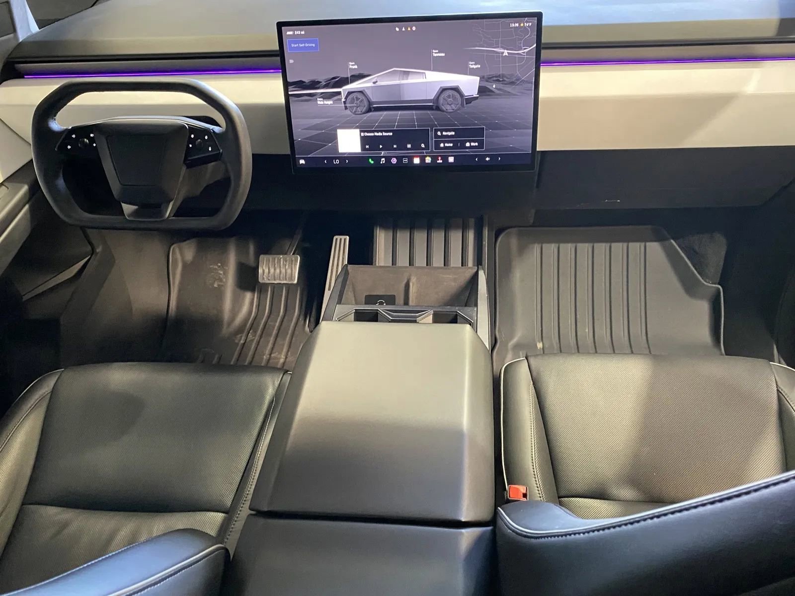 Used 2024 Tesla Cybertruck AWD Crew Cab image 5