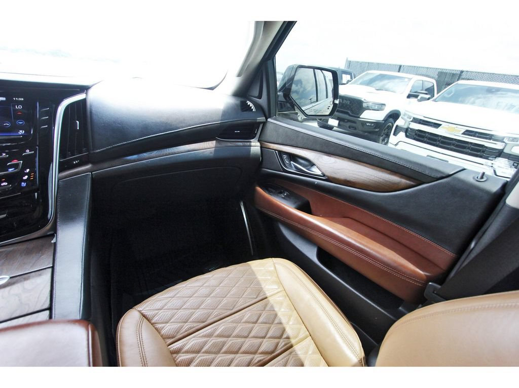 Used 2020 Cadillac Escalade ESV Luxury AWD/4WD image 10