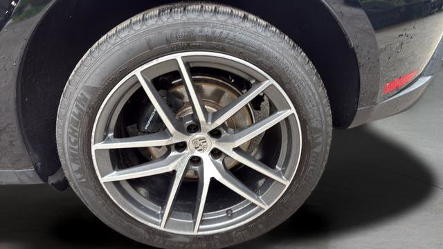 Used 2022 Porsche Macan AWD/4WD image 31