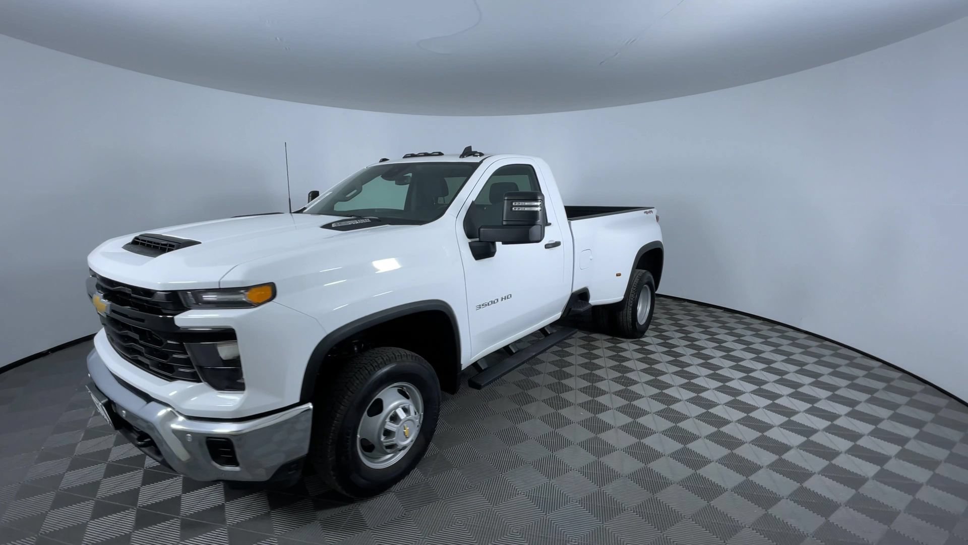 Used 2025 Chevrolet Silverado 3500 W/T AWD/4WD image 4