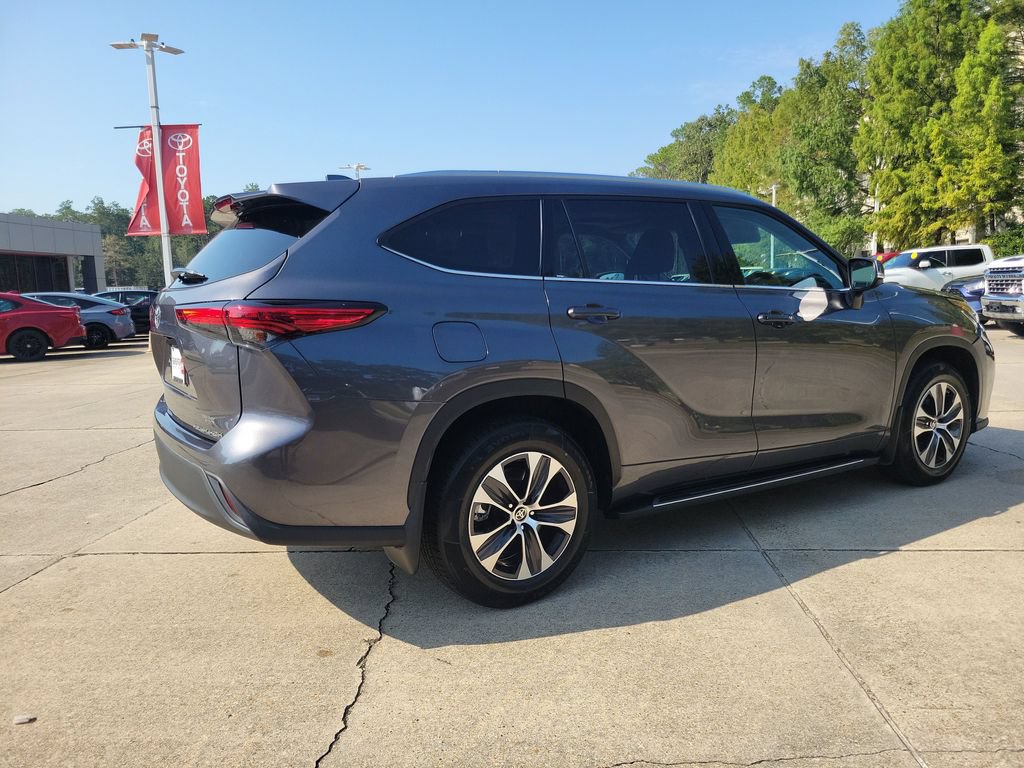 Certified 2021 Toyota Highlander XLE FWD image 10