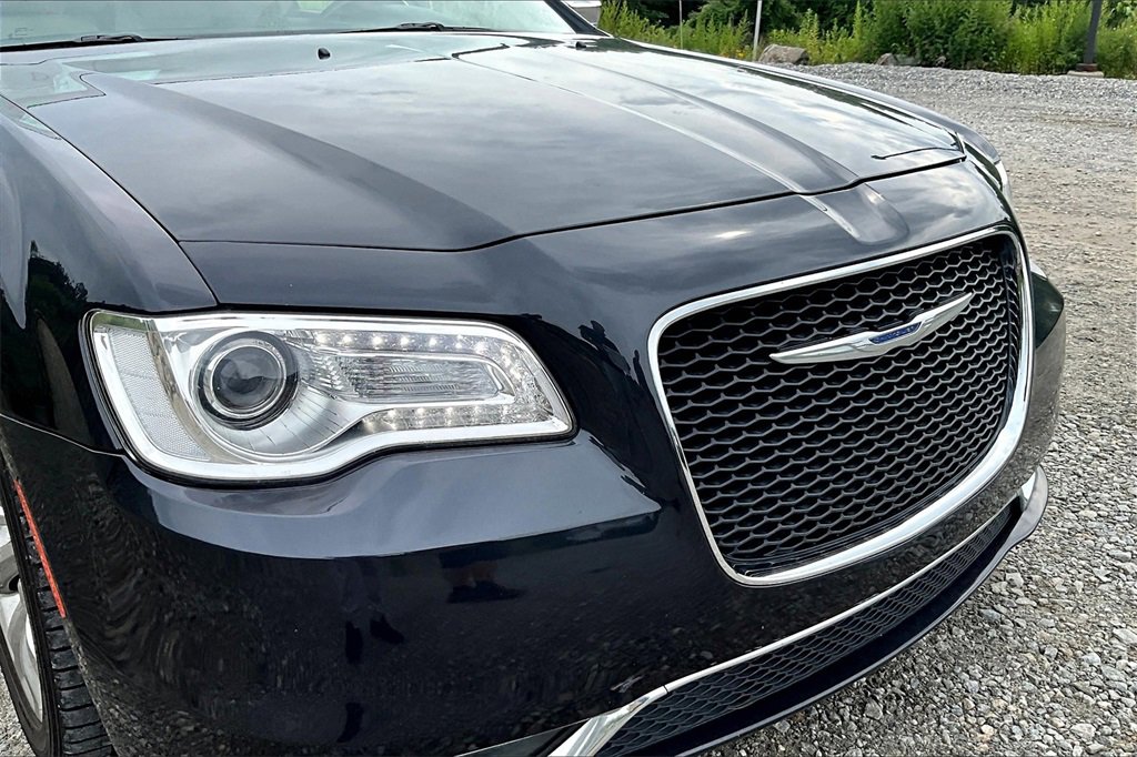 Used 2018 Chrysler 300 Limited image 26