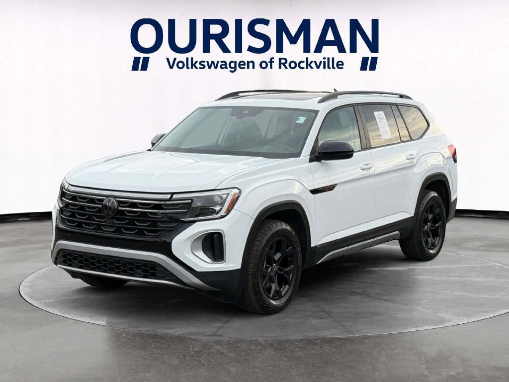 Used 2024 Volkswagen Atlas Peak Edition SE AWD/4WD image 2