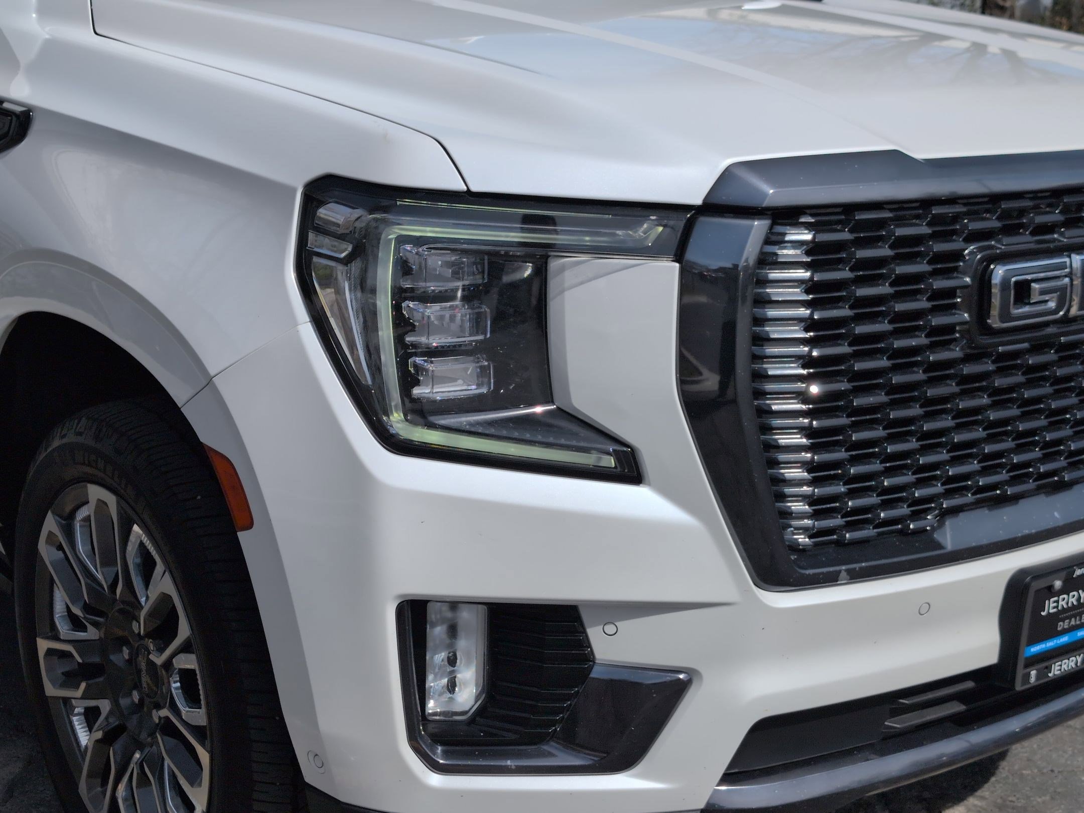 Used 2023 GMC Yukon Denali Ultimate AWD/4WD image 11