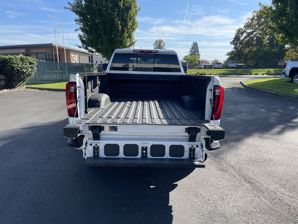Used 2025 GMC Sierra 3500 Denali w/ Technology Package AWD/4WD image 27