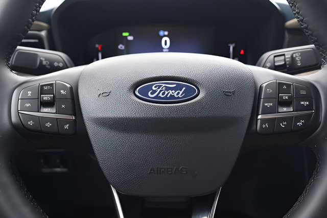 Used 2025 Ford Maverick Lariat w/ 4K Tow Package AWD/4WD image 19