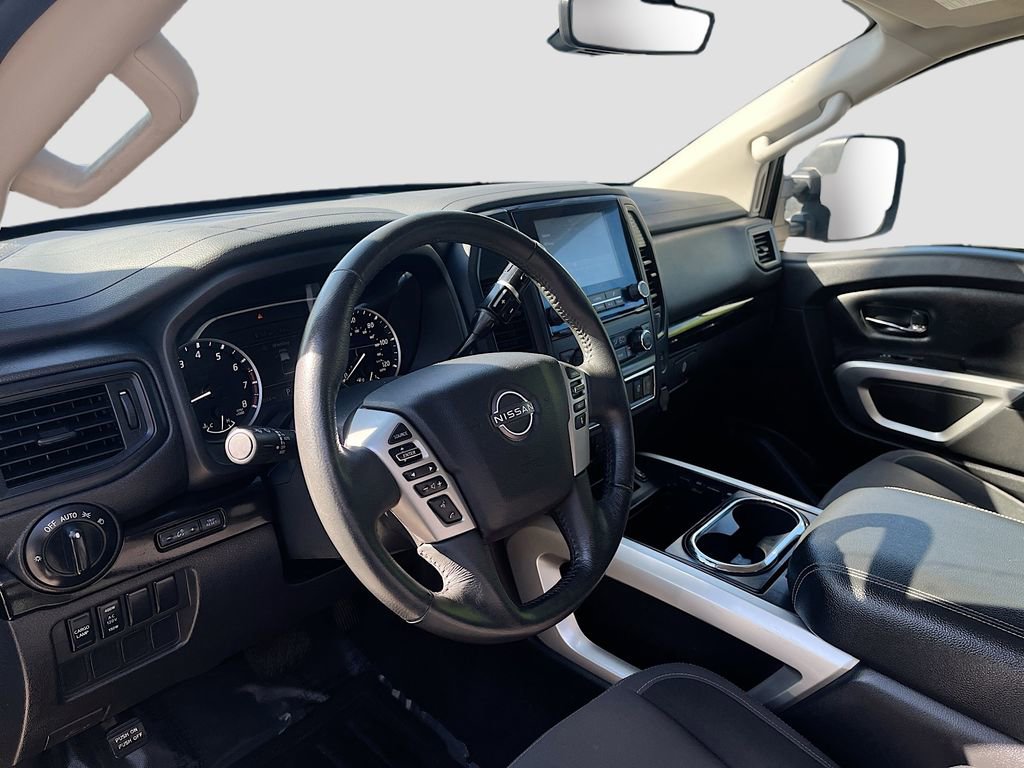 Used 2024 Nissan Titan SV w/ SV Convenience Package image 9