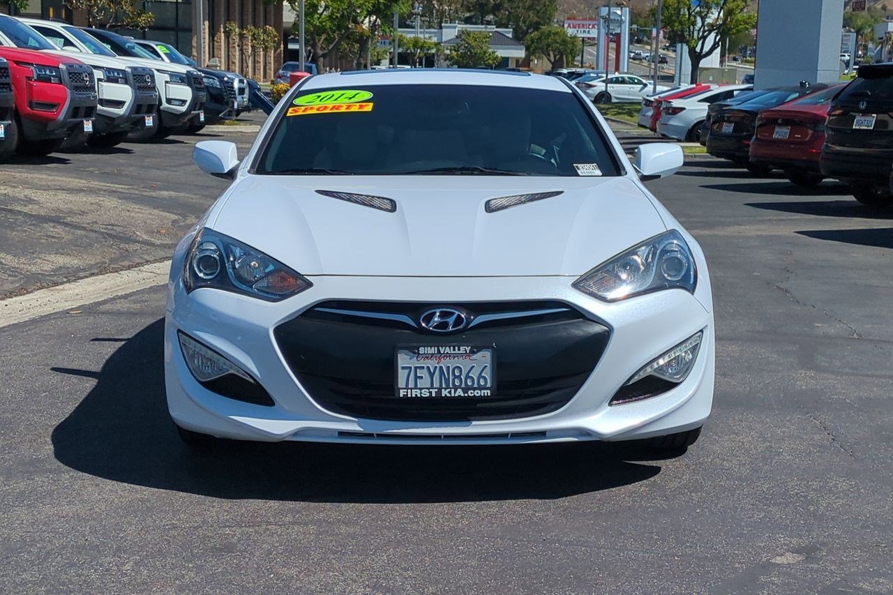 Used 2014 Hyundai Genesis 2.0T RWD image 2