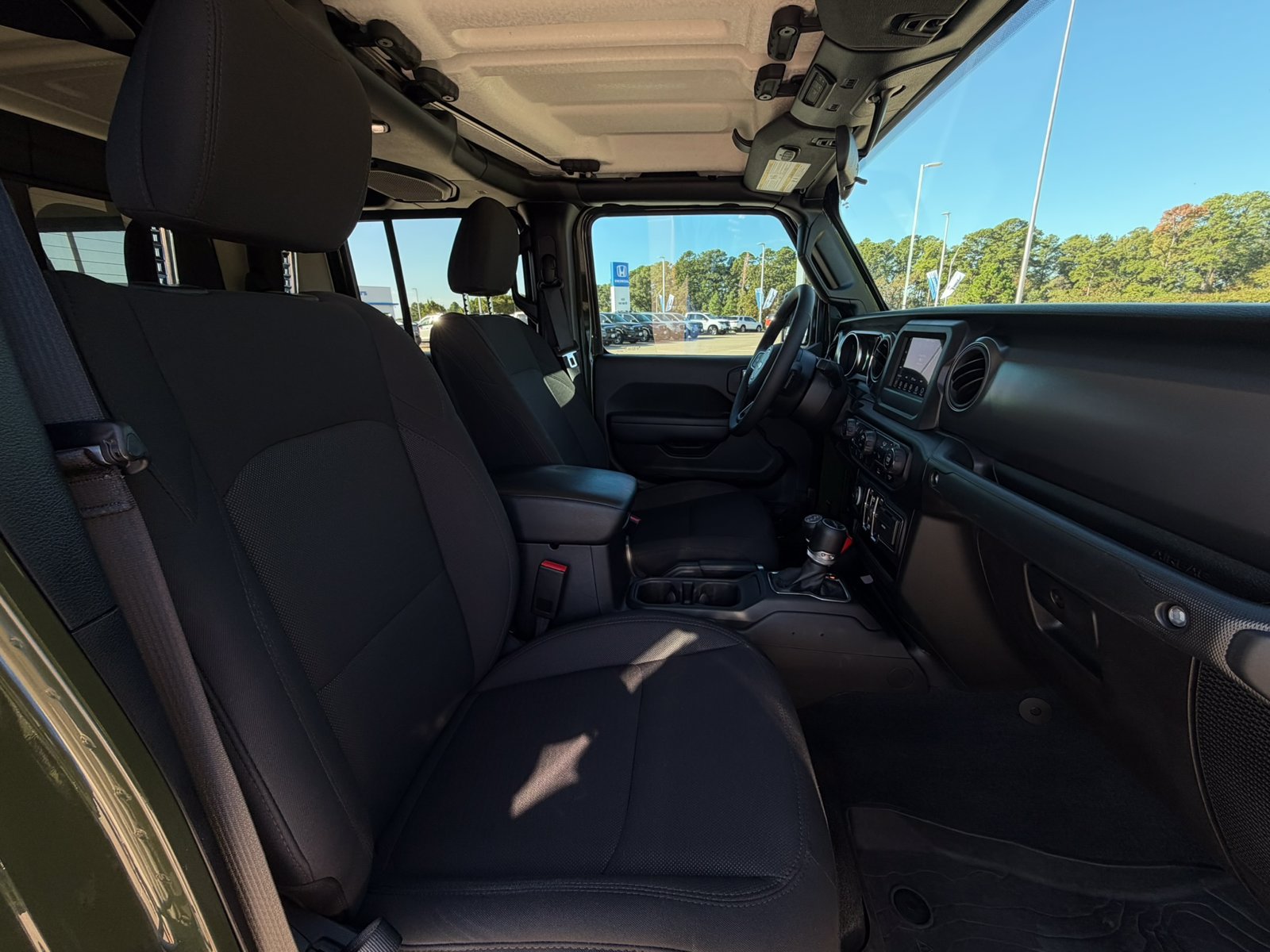 Used 2023 Jeep Gladiator Sport AWD/4WD image 19