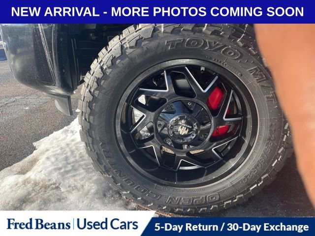 Used 2019 Nissan Titan SV w/ SV Convenience Package image 14