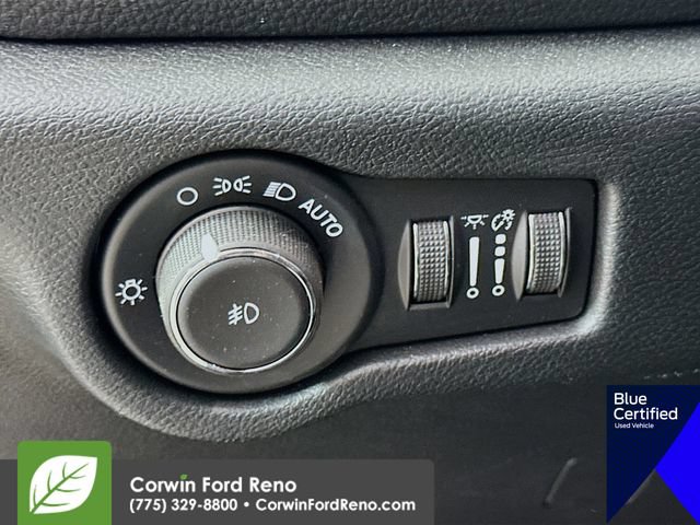 Used 2025 Chrysler Pacifica Select AWD/4WD image 13