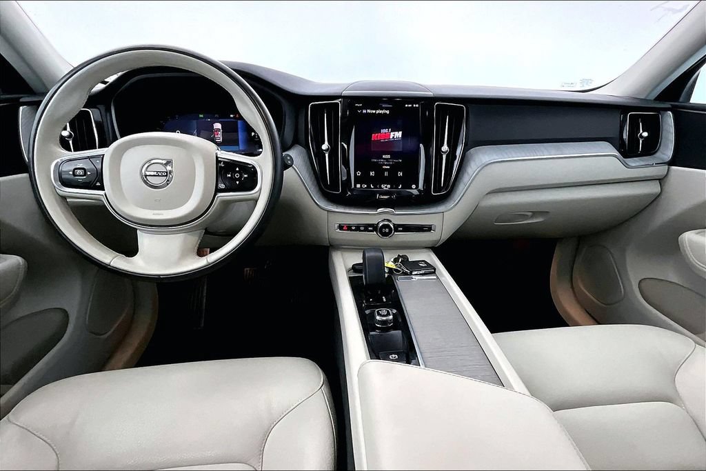 Used 2023 Volvo XC60 B5 Plus AWD/4WD image 18