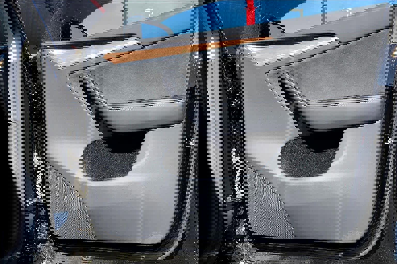 Used 2025 Tesla Model Y Long Range AWD/4WD image 22