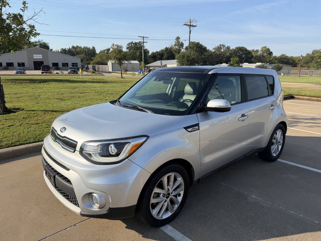 Used 2019 Kia Soul + w/ Primo Package FWD image 4