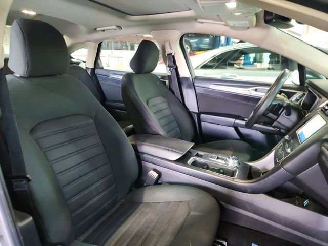 Used 2020 Ford Fusion SE image 23