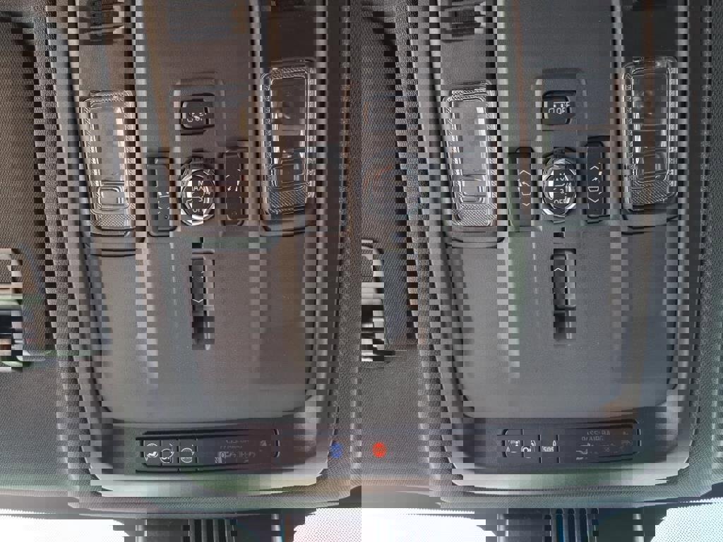 New 2025 Chevrolet Suburban Premier image 21