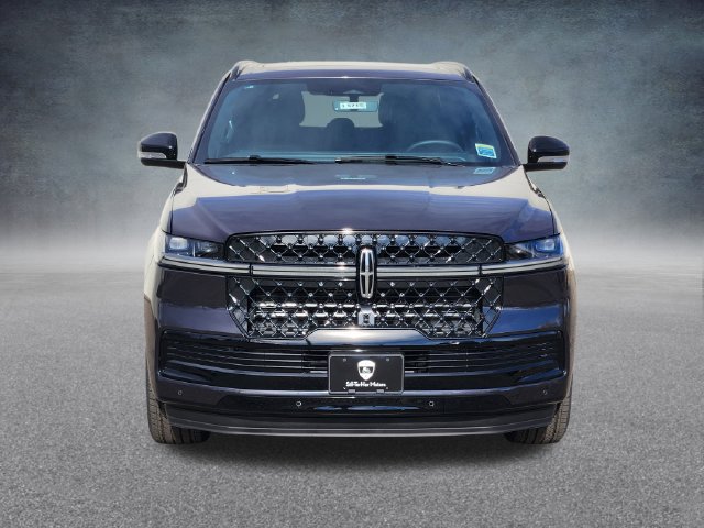 New 2026 Lincoln Navigator L Reserve w/ Jet Appearance Package AWD/4WD image 2