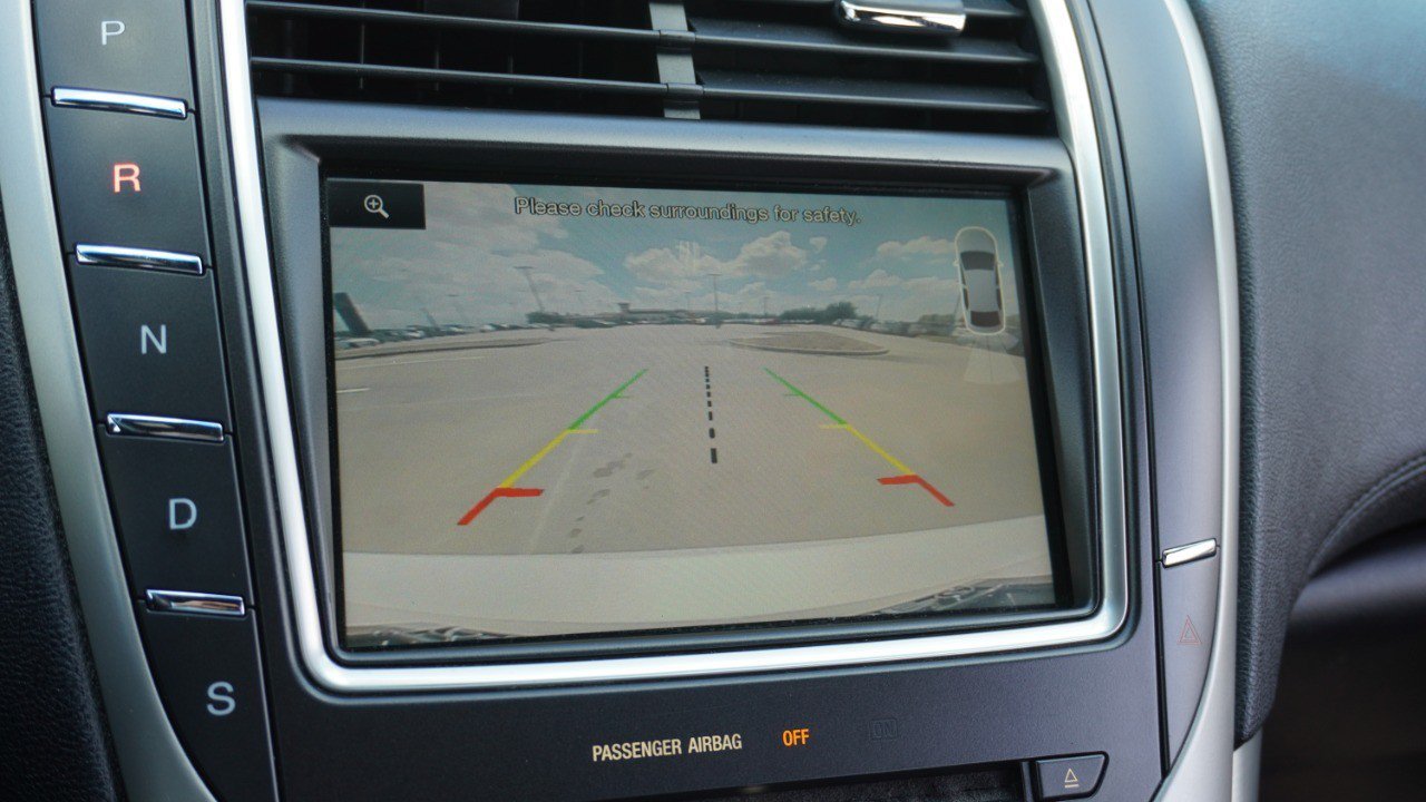 Used 2016 Lincoln MKX Premiere w/ Cargo Accessories Package FWD image 17