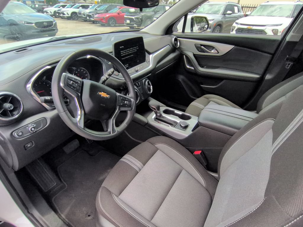 Used 2025 Chevrolet Blazer LT FWD image 15