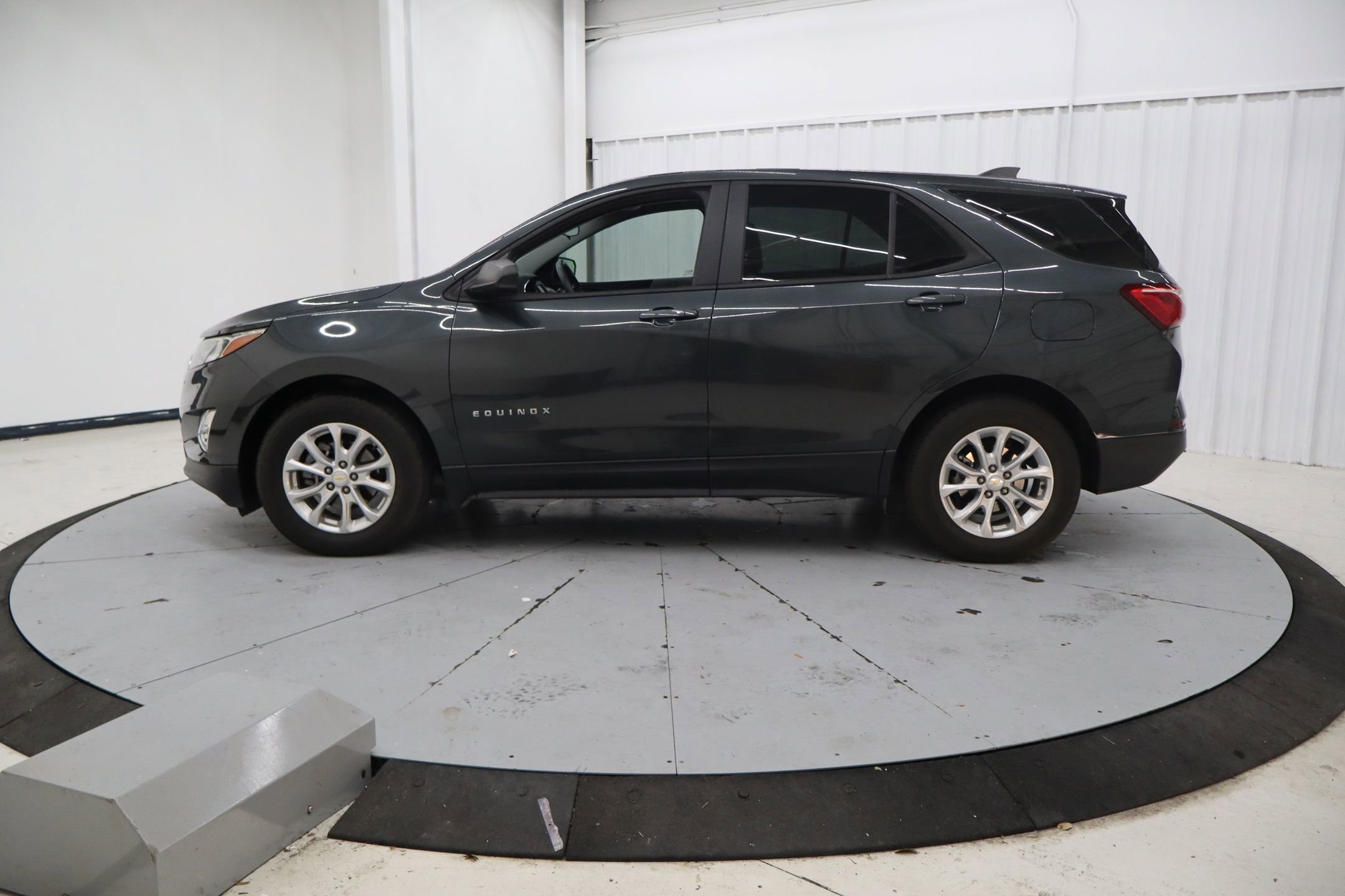 Used 2020 Chevrolet Equinox LS image 9