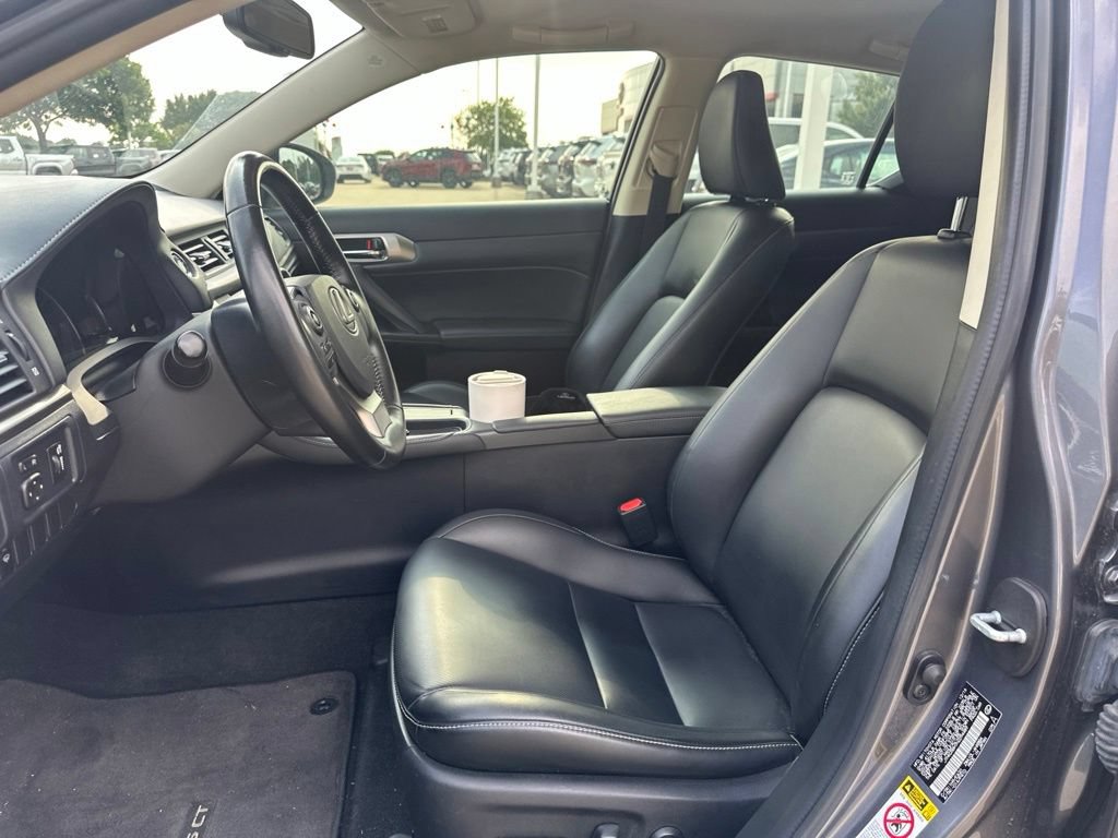 Used 2017 Lexus CT 200h w/ Accessory Package 2 FWD image 5