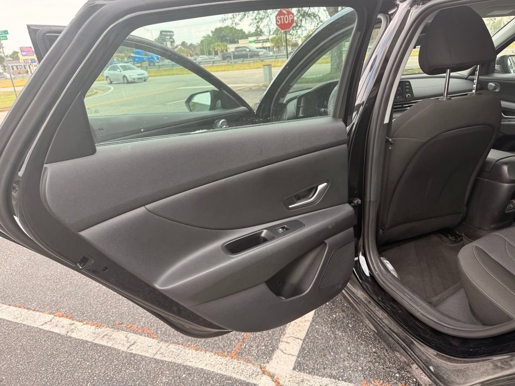Used 2026 Hyundai Elantra SE FWD image 8