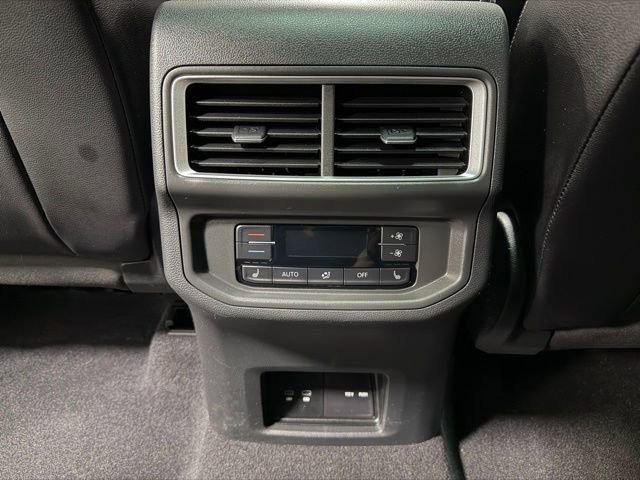 Used 2024 Volkswagen Atlas SEL Premium R-Line image 15