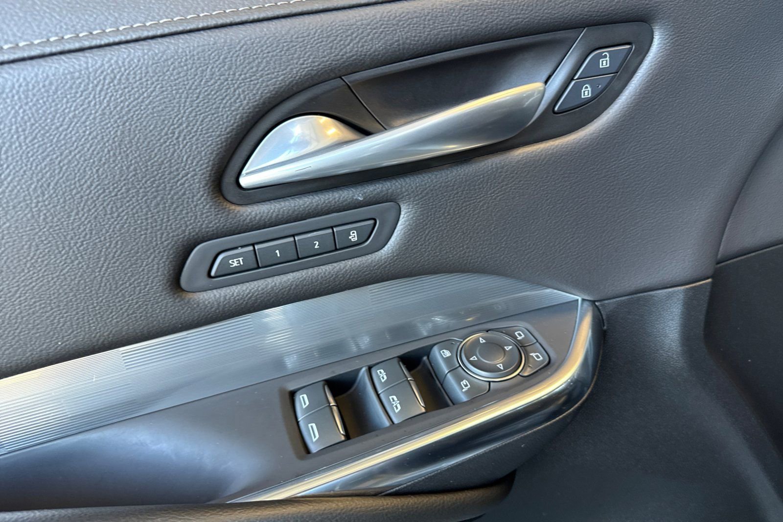 Certified 2025 Cadillac XT4 Premium Luxury image 10