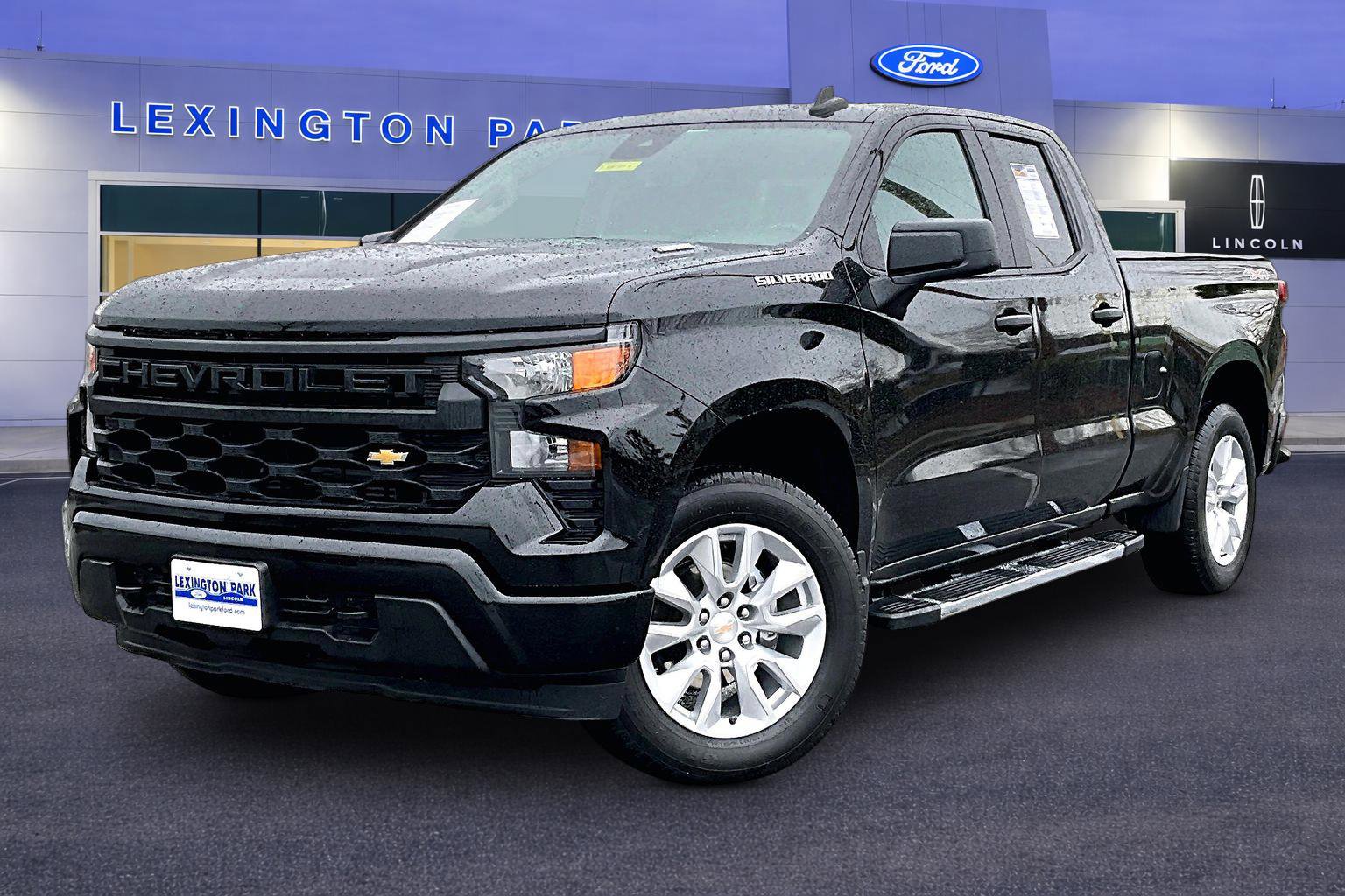 Used 2025 Chevrolet Silverado 1500 Custom AWD/4WD image 3