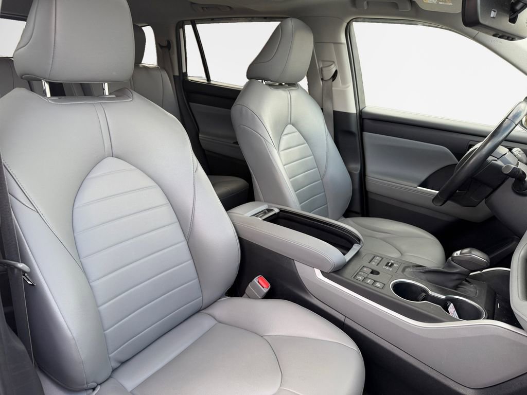 Used 2023 Toyota Highlander XLE image 25