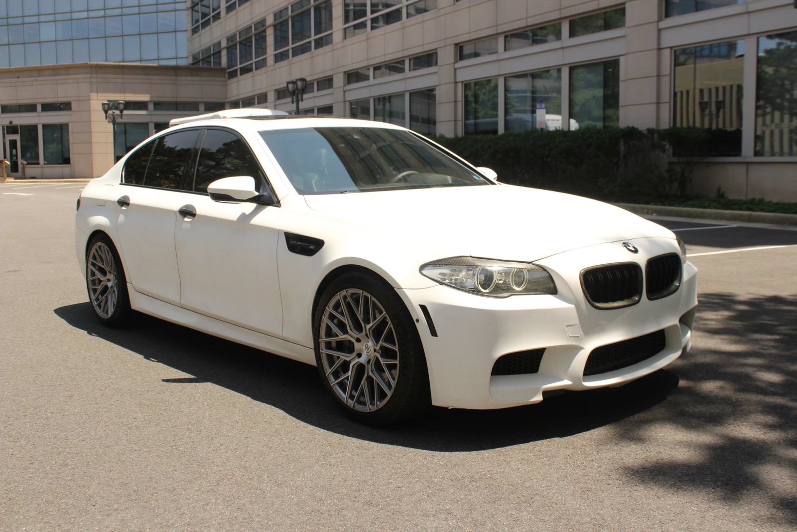 Used 2013 BMW M5 RWD image 1