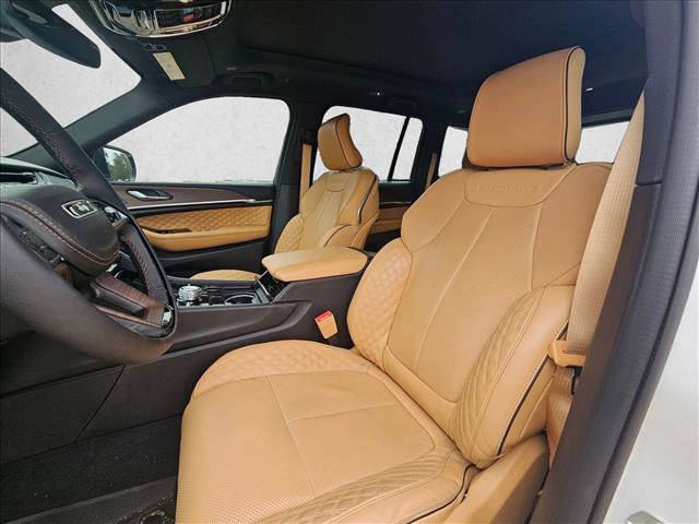Used 2024 Jeep Grand Cherokee Summit image 11