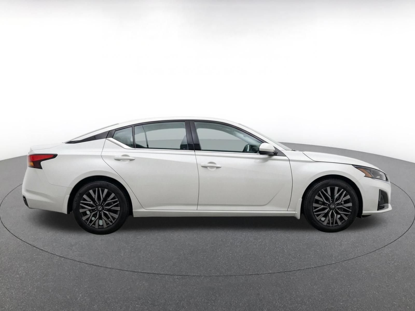 Used 2026 Nissan Altima 2.5 SV FWD image 10