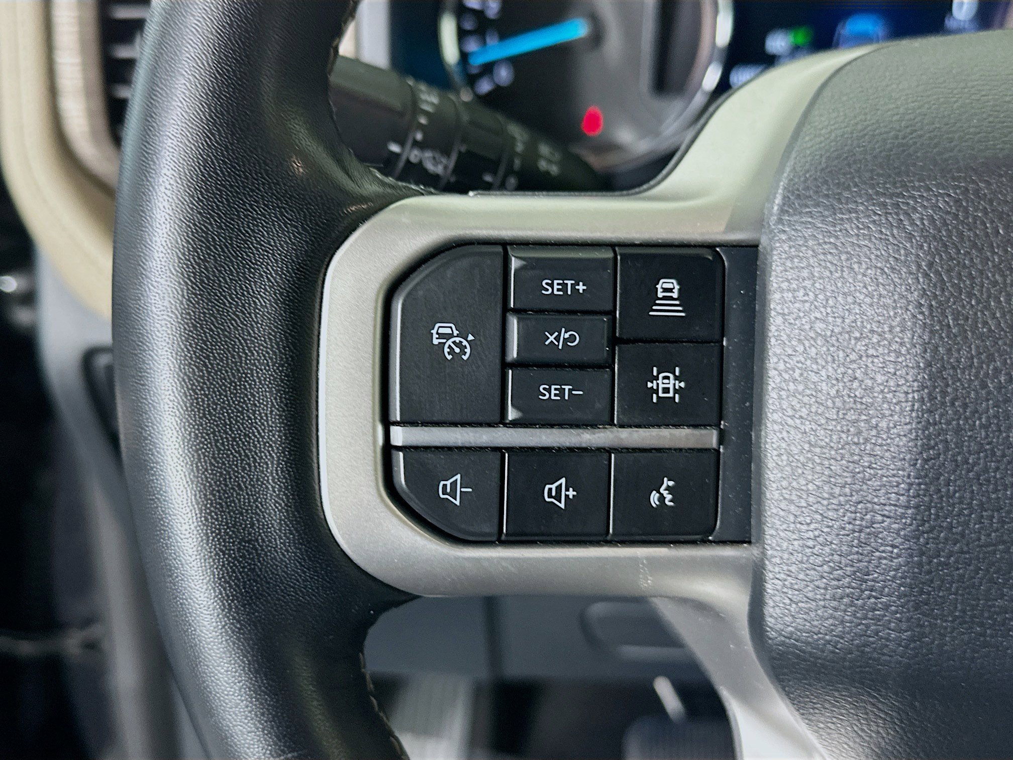 Used 2024 Ford Expedition Limited image 16