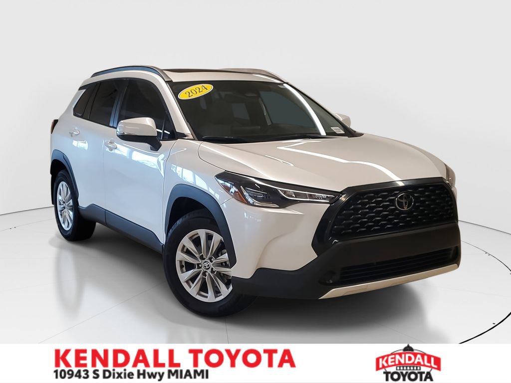 Used 2024 Toyota Corolla Cross LE w/ Moonroof Package FWD image 1