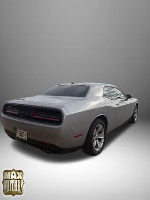 Used 2016 Dodge Challenger SXT image 6