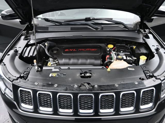 Used 2018 Jeep Compass Latitude w/ Cold Weather Group image 18