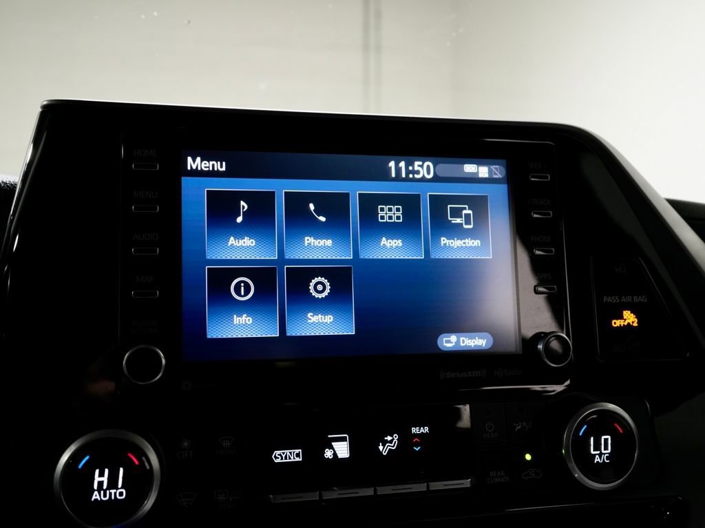 Used 2021 Toyota Highlander LE image 17