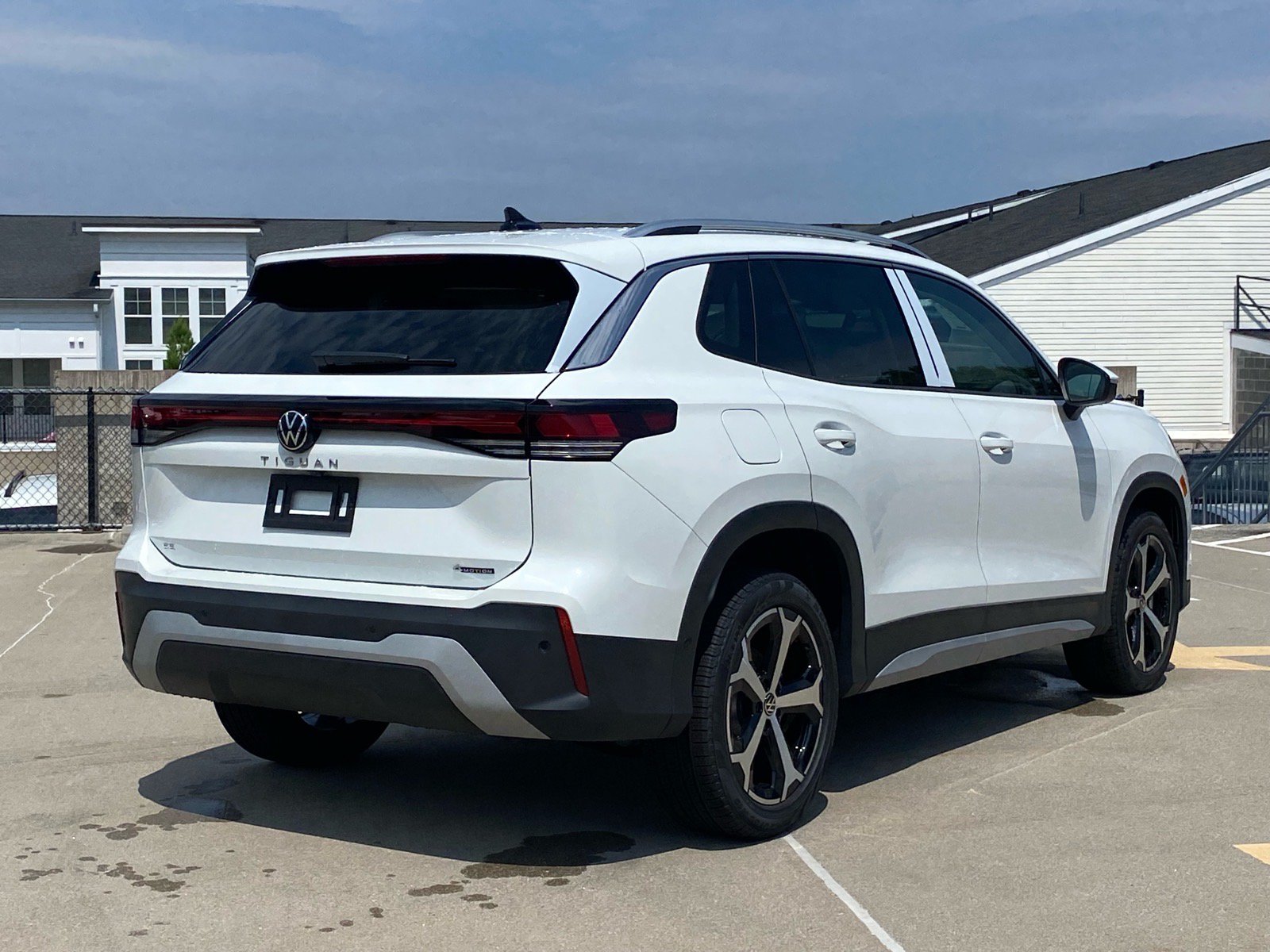 New 2026 Volkswagen Tiguan SE AWD/4WD image 3