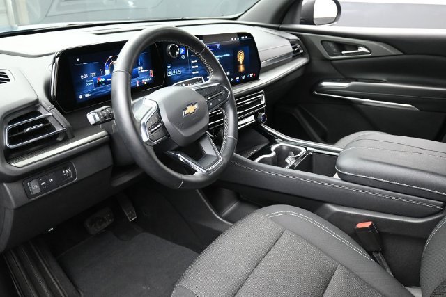 Used 2025 Chevrolet Traverse LT FWD image 14