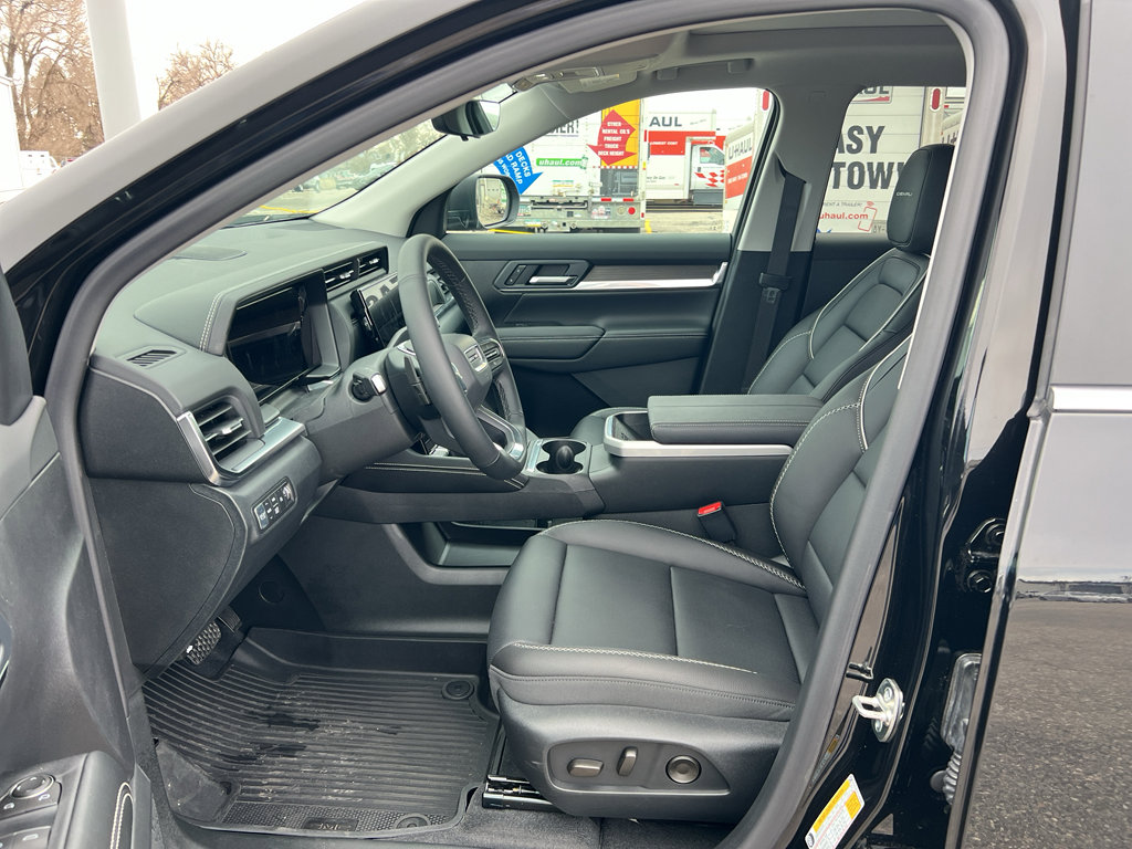 New 2026 GMC Terrain Denali w/ LPO, Black Badging Package image 17