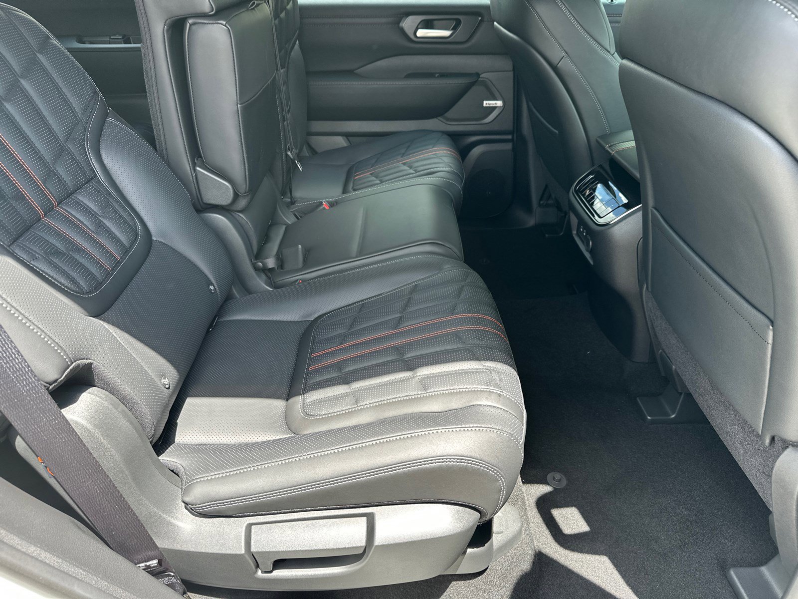New 2025 Nissan Armada PRO-4X AWD/4WD image 15