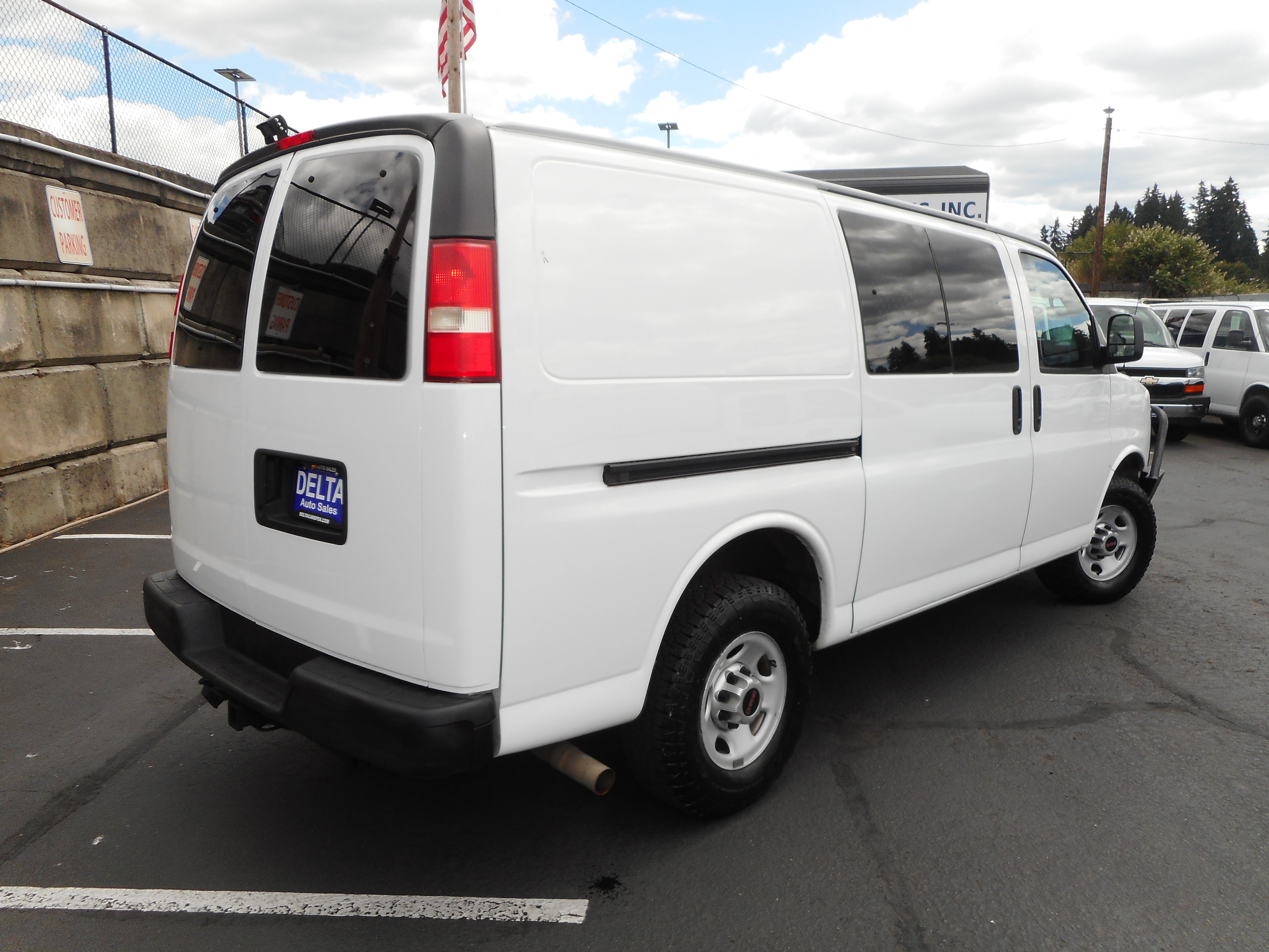 Used 2013 GMC Savana 3500 w/ Power Package RWD image 7