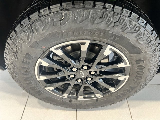 Used 2025 Chevrolet Traverse Z71 image 8