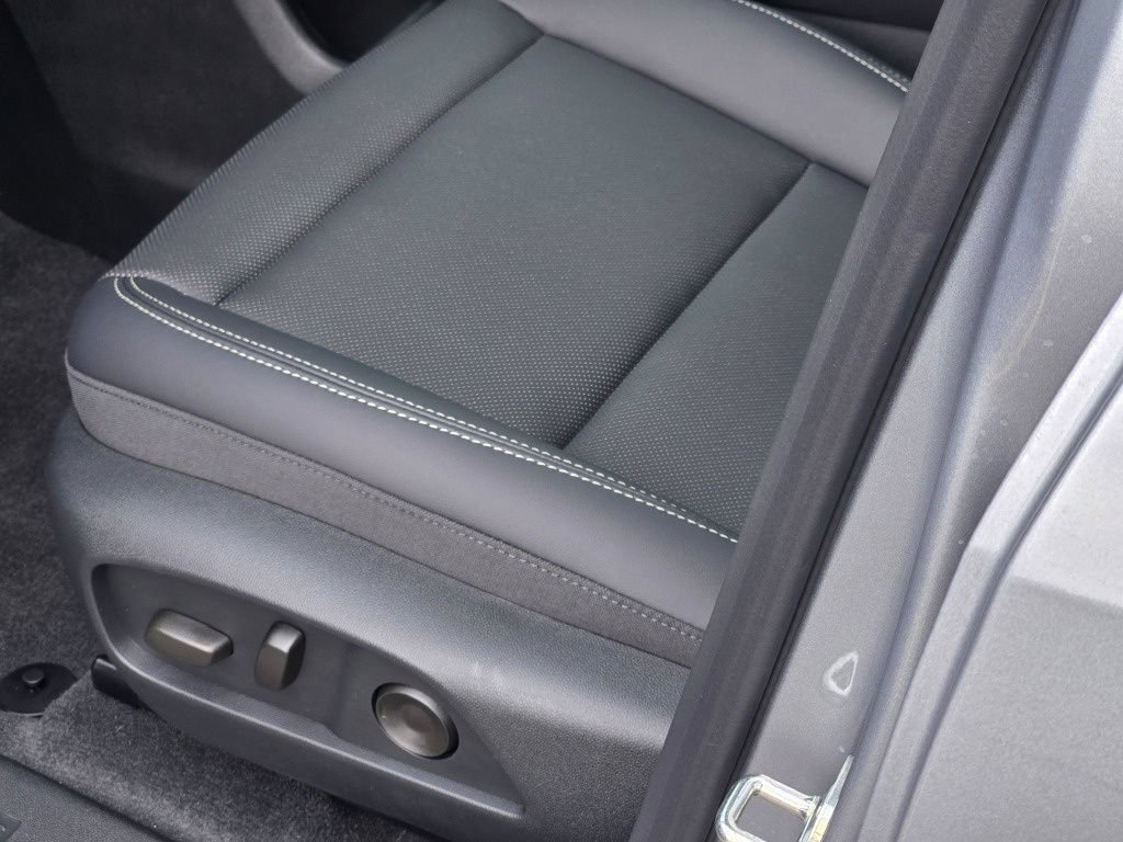 New 2027 GMC Terrain Elevation w/ Elevation Premium Package AWD/4WD image 6