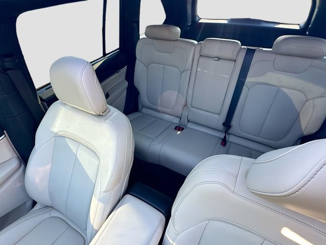 Used 2025 Jeep Grand Cherokee Limited w/ Luxury Tech Group II image 22