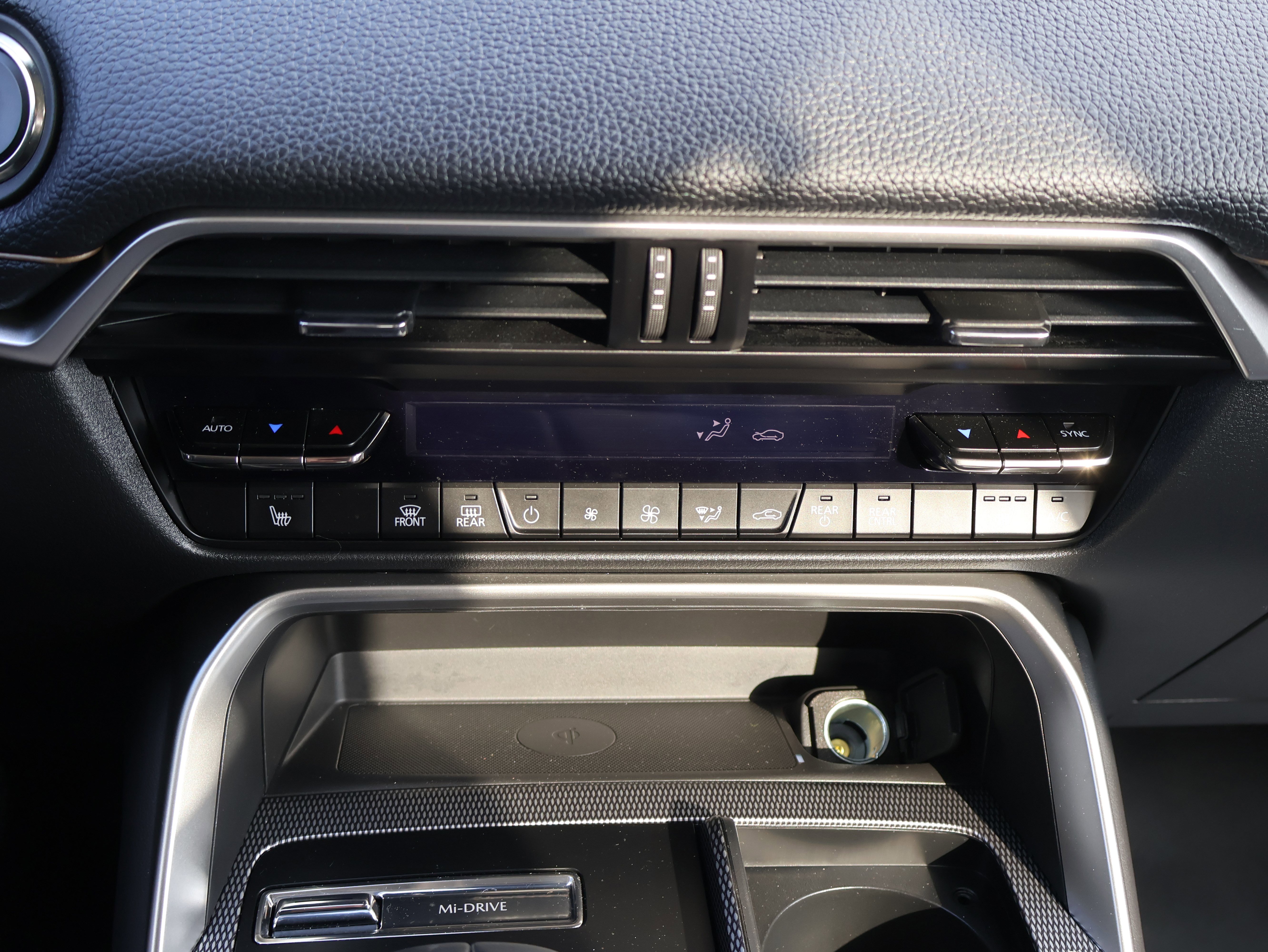 Certified 2025 MAZDA CX-70 Plug-In Hybrid w/ Premium Pkg image 28