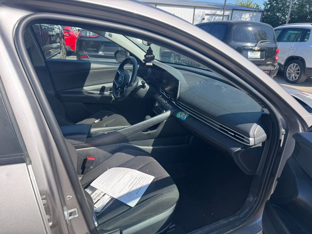 Used 2023 Hyundai Elantra SEL w/ Convenience Package image 6