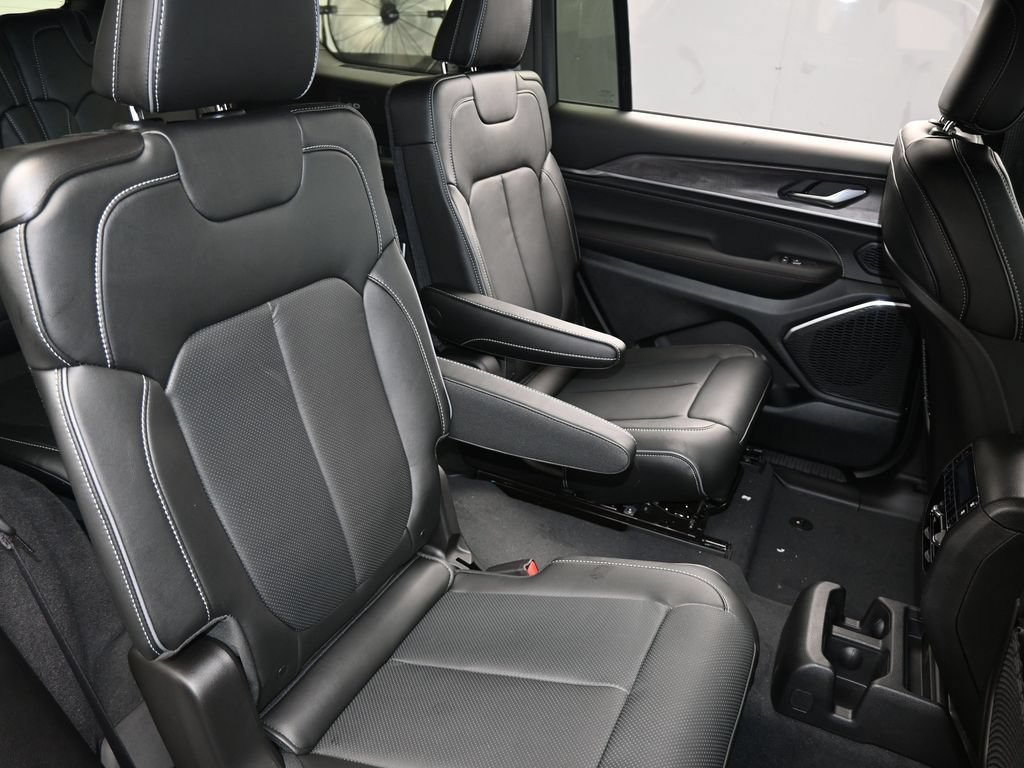New 2025 Jeep Grand Cherokee L Overland AWD/4WD image 41